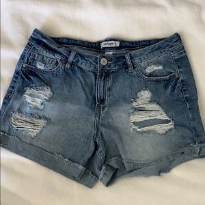 DISTRESSED JEAN SHORTS